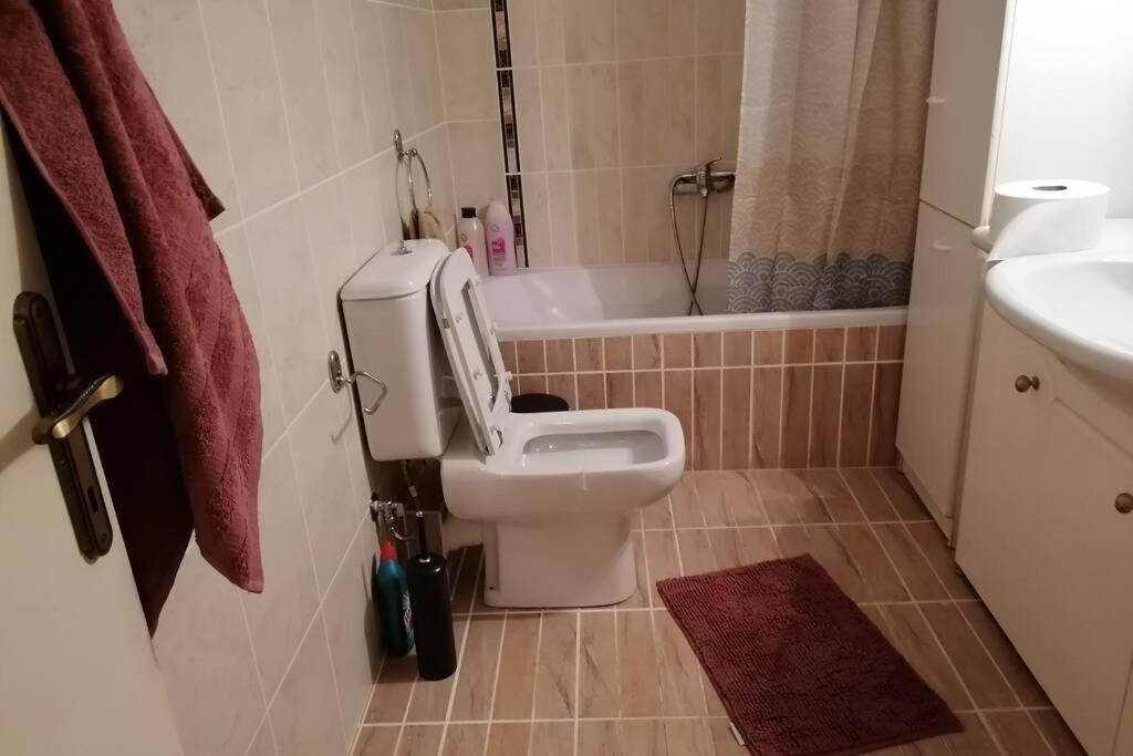 Debby'S Central Apartment 카발라 외부 사진